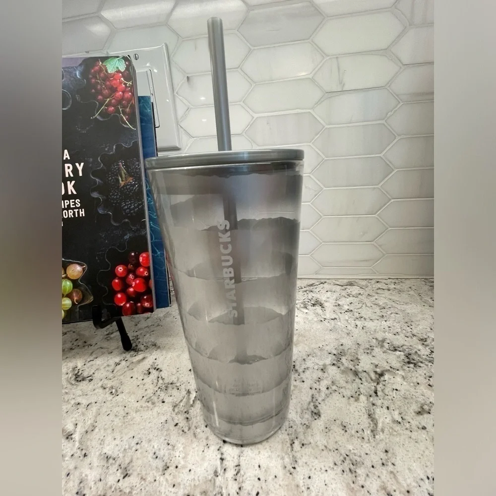 Starbucks ‘Metallic Spiral' Clear White Silver Stripe Glass Tumbler. NWT. Classy